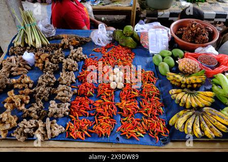 Indonesia Alor Island - mercato locale di Kalabahi peperoncino allo zenzero Foto Stock