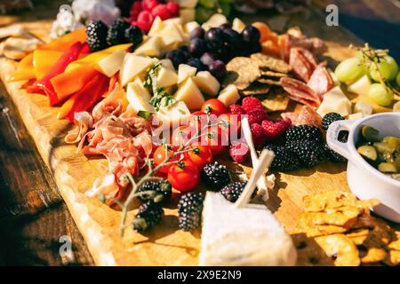 Primo piano di un banco di salumi a una riunione Foto Stock