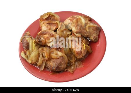 Pezzi di carne fritta giacciono su un piatto. Foto Stock