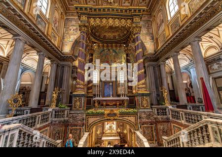 L'abside con mosaici dell'Incoronazione della Vergine all'interno della Basilica di Santa Maria maggiore a Roma, Italia Foto Stock