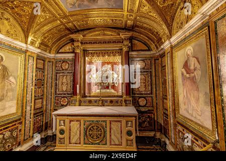 Il Reliquario del Sacro Presepe sotto l'altare maggiore della Basilica di Santa Maria maggiore a Roma, Italia Foto Stock