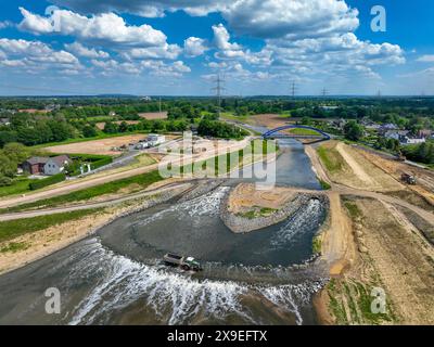 Dinslaken, Voerde, Renania settentrionale-Vestfalia, Germania - rinaturalizzazione dell'Emscher. Ingresso al nuovo estuario di Emscher nel Reno. Vista a monte. Foto Stock