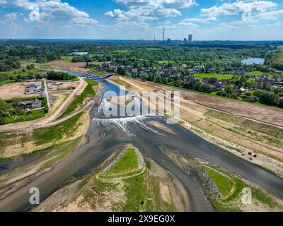 Dinslaken, Voerde, Renania settentrionale-Vestfalia, Germania - rinaturalizzazione dell'Emscher. Ingresso al nuovo estuario di Emscher nel Reno. Vista a monte. Foto Stock