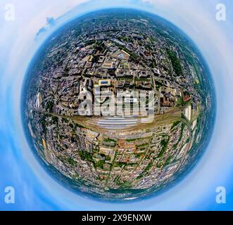 Luftbild, Innenstadt Zentrum Ansicht, Hbf Hauptbahnhof, Wallring Straßen und schwarzes Hochhaus RWE Tower, und Einkaufsstraße Westenhellweg, Thier Galerie Einkaufszentrum dreieckiges Gebäude mit Parkdeck und Glaskuppel, Erdkugel, Fisheye Aufnahme, Fischaugen Aufnahme, 360 Grad Aufnahme, Aufnahme, Grad Aufnahme, Tiny World, Little Planet, Fisheye Bild, City, Dortmund, Ruhrgebiet, Nordrhein-Westfalen, Deutschland ACHTUNGxMINDESTHONORARx60xEURO *** Vista aerea, vista del centro città, stazione centrale, Wallring Street e grattacielo nero RWE Tower, e via dello shopping Westenhellweg, centro commerciale Thier Galerie triangolare bu Foto Stock