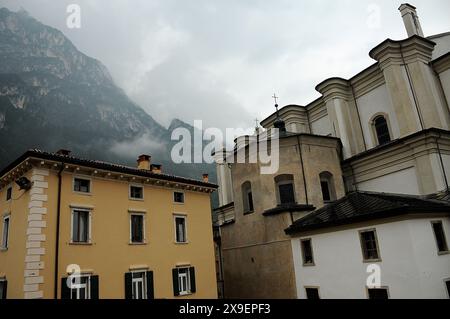 Rival del garda/Itlay/30 May 2024/ . Vista della rivra del garda e della vita sul lago di garda e sulla città italiana di Riva del garda Itlay (foto di Francis Joseph Dean/Dean Pictures) (non per uso commerciale) Foto Stock