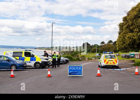 Bournemouth, Dorset, Regno Unito. 31 maggio 2024. La polizia continua le sue indagini cercando tra le scogliere a seguito di un accoltellamento fatale alla spiaggia di Durley Chine venerdì scorso, dove una donna di 34 anni, Amie Gray, è morta e un'altra è rimasta gravemente ferita. Crediti: Carolyn Jenkins/Alamy Live News Foto Stock