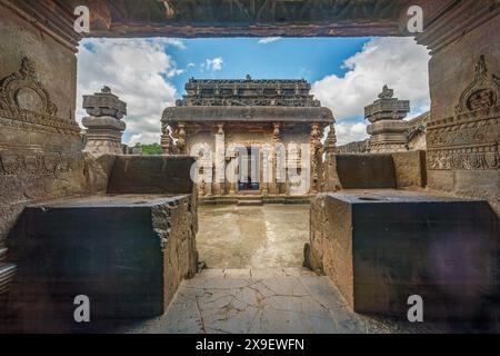 08 18 2006 Tempio di Kailasa, Ellora o Tempio di Kailashanatha, il più grande dei templi indù scavati nella roccia, patrimonio dell'umanità dell'UNESCO Aurangabad ufficialmente kn Foto Stock