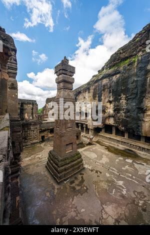 08 18 2006 Tempio di Kailasa, Ellora o Tempio di Kailashanatha, il più grande dei templi indù scavati nella roccia, patrimonio dell'umanità dell'UNESCO Aurangabad ufficialmente kn Foto Stock