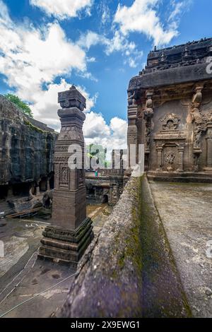 08 18 2006 Tempio di Kailasa, Ellora o Tempio di Kailashanatha, il più grande dei templi indù scavati nella roccia, patrimonio dell'umanità dell'UNESCO Aurangabad ufficialmente kn Foto Stock