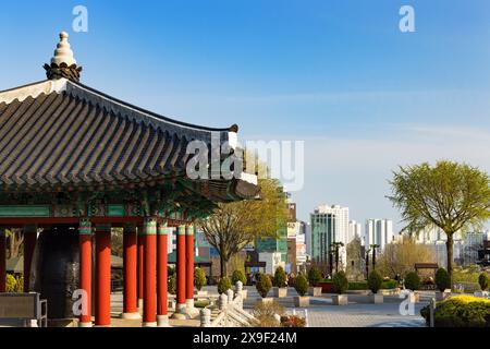 Padiglione al Parco Yongdusan, Busan, Corea del Sud Foto Stock