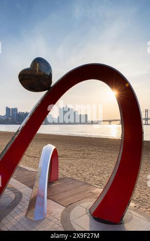 Scultura a Gwangalli Beach, Busan, Corea del Sud Foto Stock