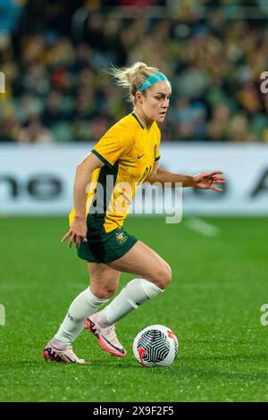 Adelaide, Australia. 31 maggio 2024. Adelaide, Australia, 31 maggio 2024: Ellie Carpenter (21 Australia) dribbla con la palla durante l'amichevole internazionale tra Australia e Cina all'Adelaide Oval di Adelaide, Australia. (NOE Llamas/SPP) credito: SPP Sport Press Photo. /Alamy Live News Foto Stock