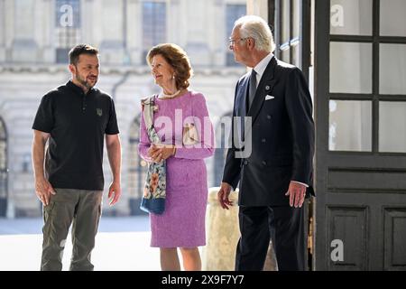 Stoccolma, Svezia. 31 maggio 2024. STOCCOLMA, SVEZIA 20240531 il re svedese Carl Gustaf e la regina Silvia incontrano il presidente ucraino Volodymyr Zelenskyj fuori dal Palazzo di Stoccolma, a Stoccolma, Svezia, il 31 maggio 2024. Foto: Fredrik Sandberg/TT/codice 10080 credito: TT News Agency/Alamy Live News Foto Stock