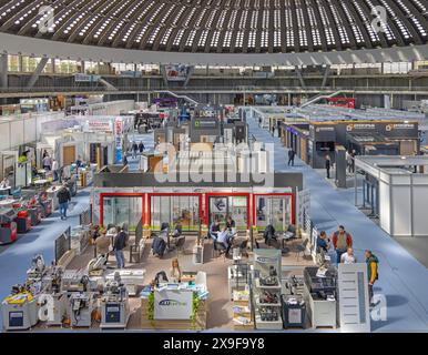 Belgrado, Serbia - 22 aprile 2024: Fiera dell'industria edile SeeBee Expo nella grande sala uno. Foto Stock