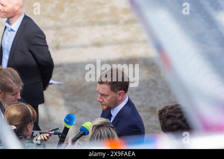 Erweiterungsbaustelle von Infineon a Dresda Infineon baut ein neues Werk a Dresda: BEI einem Pressetermin gab Sachsens Ministerpräsident Michael Kretschmer CDU interviste. Dresda Sachsen Deutschland *** il sito di espansione Infineon a Dresda Infineon sta costruendo un nuovo stabilimento a Dresda in occasione di un evento stampa, il presidente del ministro della Sassonia Michael Kretschmer CDU ha rilasciato interviste a Dresda Sassonia Germania Foto Stock