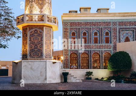 La Moschea Katara, a volte indicata come la Moschea Blu di Katara, è una moschea molto intricata e bella che si trova nella Katara Cultura Foto Stock