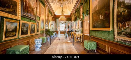 Panorama interno architettura Paleis Het Loo Museo della famiglia reale olandese. Patrimonio culturale della destinazione turistica Foto Stock