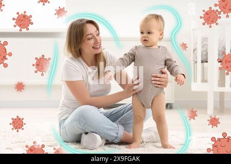 Madre felice con suo figlio a casa. Forte immunità che li protegge dai virus Foto Stock