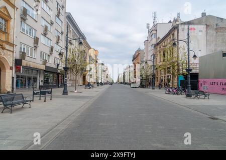 Lodz, Polonia - 14 aprile 2024: Vista su via Piotrkowska. Foto Stock