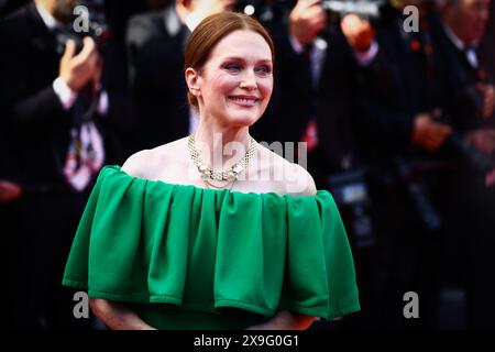 Cannes, Francia. 19 maggio 2024. Julianne Moore partecipa al Red Carpet di Horizon: An American Saga durante la 77esima edizione del Festival di Cannes al Palais des Festivals il 91 maggio 2024 a Cannes, Francia. (Foto di Beata Zawrzel/NurPhoto) credito: NurPhoto SRL/Alamy Live News Foto Stock