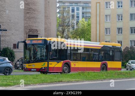 Lodz, Polonia - 14 aprile 2024: Autobus cittadino di Lodz. Foto Stock