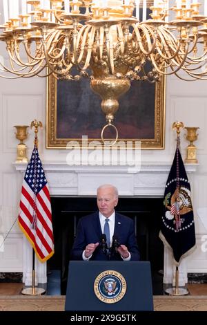 Washington, Stati Uniti. 31 maggio 2024. Il presidente DEGLI STATI UNITI Joe Biden annuncia una proposta per un cessate il fuoco tra Israele e Hamas; nella State Dining Room della Casa Bianca a Washington, DC, USA, 31 maggio 2024. Le forze israeliane sono avanzate nel centro di Rafah, nel sud di Gaza, l'esercito israeliano ha confermato il 31 maggio, nonostante le pressioni internazionali di avvertimento contro una grande operazione militare a Rafah. Crediti: SIPA USA/Alamy Live News Foto Stock