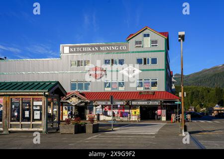 Negozio di articoli da regalo della Ketchikan Mining Company sul lungomare di Ketchikan, di fronte al molo delle navi da crociera di questo famoso porto di scalo dell'Alaska Foto Stock