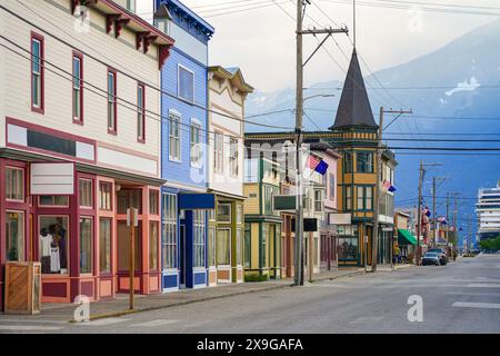 Centro storico di Skagway, Alaska - vetrine d'epoca nel Klondike Gold Rush National Historic Park Foto Stock