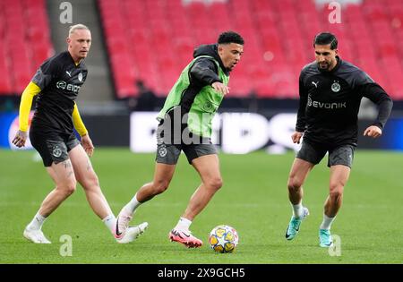 Jaydon Sancho (centro) e Emre del Borussia Dortmund possono (a destra) durante una sessione di allenamento allo stadio Wembley di Londra, in vista della finale di Champions League di sabato 1 giugno. Data foto: Venerdì 31 maggio 2024. Foto Stock