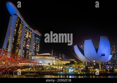 Marina Bay Sands Hotel e Museo ArtScience al tramonto, Marina Bay, Downtown Core, Singapore Foto Stock