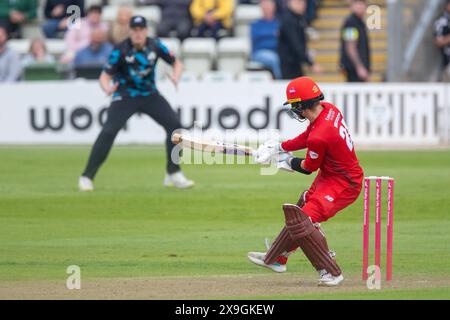 Matty Hurst tenta un colpo rash scoop scattato a Worcester, nel Regno Unito, durante la partita Vitality Blast tra Worcestershire Rapids e Lancashire Lightning il 31 maggio 2024, al Worcestershire County Cricket Club, New Road, Worcester Foto Stock