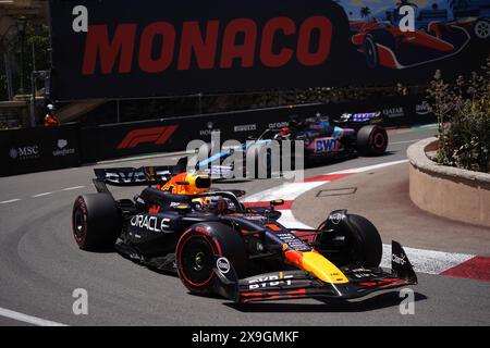 Montecarlo, Monaco. 25 maggio 2024. Max Verstappen dei Paesi Bassi alla guida della (1) Oracle Red Bull Racing RB20 Honda RBPT, durante il GP di Monaco, Formula 1, sul circuito di Monaco. Crediti: Alessio Morgese/Alessio Morgese/Emage/Alamy live news Foto Stock