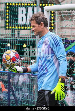 Londra, Regno Unito. 30 maggio 2024. Ex portiere dell'Arsenal e della nazionale tedesca Jens Lehman. Il torneo UEFA Ultimate Champions attira una grande folla di spettatori a Somerset House, guardando leggende della UEFA Champions League come Luis figo, Cafu, Joe Cole, Patrick Viera, Jens Lehmann e molti altri che gareggiano in un emozionante torneo a quattro squadre. Il torneo fa parte del UEFA Champions Festival gratuito per tifosi e visitatori. Crediti: Imageplotter/Alamy Live News Foto Stock