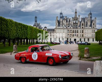 Parigi, Francia. 26 maggio 2024. 17 POELAERT Patricia (FR), POELAERT Julie (FR), Mercedes-Benz 190 SL 1963, azione durante il Rallye des Princesses Richard mille 2024 dal 25 al 30 maggio 2024 da Parigi ad Andorra - foto Francois Flamand/DPPI crediti: DPPI Media/Alamy Live News Foto Stock