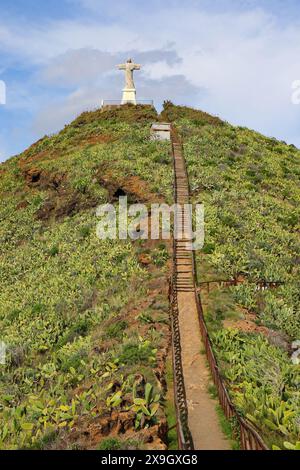 Statua di Gesù Cristo sul Capo di Garajau chiamata "Cristo Re" (Estátua do Cristo Rei do Garajau) a Canic vicino a Funchal sull'isola di Madeira (Por Foto Stock