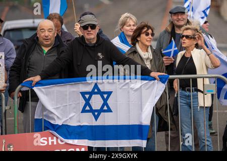 Glasgow, Scozia, Regno Unito. 31 maggio 2024. I manifestanti pro Palestine si riuniscono al di fuori della partita di calcio femminile di qualificazione all’euro tra Scozia e Israele a Hampden Park. Credito: R.. Gass/Alamy Live News Foto Stock