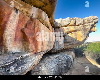 Sentiero escursionistico Sevilla Art Rock Trail, paesaggio secco con formazioni rocciose, Cederberg Mountains, vicino a Clanwilliam, Capo Occidentale, Sud Africa Foto Stock