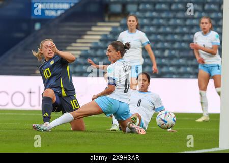 31 maggio 2024, Glasgow, Regno Unito. La Scozia ha giocato contro Israele a Hampden Park, Glasgow, Scozia, Regno Unito nella fase di campionato del Campionato europeo femminile 2025. La partita è stata ritardata di circa 25 minuti quando un manifestante pro-palestina si è incatenato a uno dei portieri. Il gioco è iniziato dopo essere stato liberato e arrestato, il risultato della partita è stato Scozia 4 - 1 Israele. I gol sono stati segnati per la Scozia da Claire Emslie (18) 17 minuti e 36 minuti. Kirsty Hanson (10) 30 minuti, e Martha Thomas (20) in 63 minuti da un rigore. Talia Sommer (13) ha segnato per Israele in 84 minuti. Credito: Findlay/A. Foto Stock