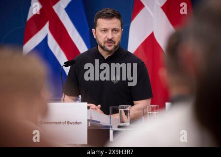 Stoccolma, Svezia. 31 maggio 2024. Il presidente ucraino Volodymyr Zelenskyy risponde a una domanda durante una conferenza stampa congiunta al vertice nordico sulla sicurezza e la difesa, 31 maggio 2024, a Stoccolma, Svezia. Credito: Pool Photo/Ufficio Stampa Presidenziale ucraino/Alamy Live News Foto Stock