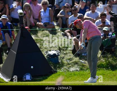 Toronto, Ontario, Canada. 31 maggio 2024. TAYLOR PENDRITH del Canada batte il suo tee shot durante il secondo round del RBC Canadian Open 2024 all'Hamilton Golf and Country Club. Pendrith terminò con un 69 (-1) finendo con la T30. (Credit Image: © Jeff Vogan/ZUMA Press Wire) SOLO PER USO EDITORIALE! Non per USO commerciale! Foto Stock