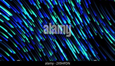 Immagine di luce blu che scorre su sfondo nero Foto Stock