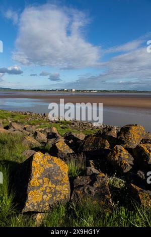 Centrale nucleare di Berkeley. Chiusa nel 1989, la stazione, sul fiume Severn, è in fase di smantellamento. Foto Stock