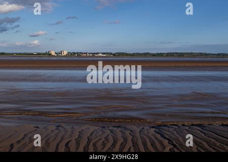 Centrale nucleare di Berkeley. Chiusa nel 1989, la stazione, sul fiume Severn, è in fase di smantellamento. Foto Stock