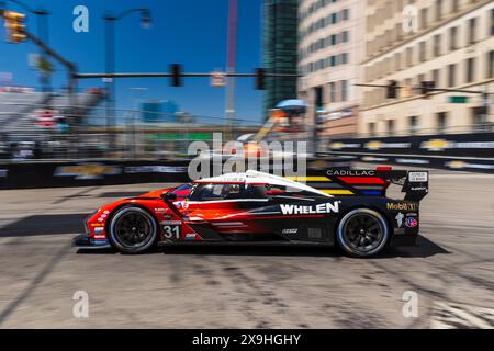 31 maggio 2024: Il pilota della Whelen Cadillac Racing Pipo Derani (31) guida durante la sessione di prove due della Chevrolet Sports Car Classic. La IMSA WeatherTech Sportscar Series gestisce la Chevrolet Detroit Sports Car Classic per le strade del centro di Detroit, Michigan. (Jonathan tenca/CSM) (immagine di credito: © Jonathan tenca/Cal Sport Media) Foto Stock