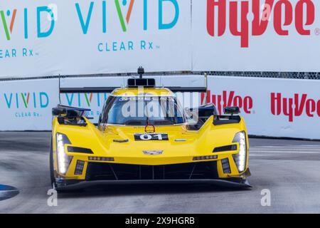 31 maggio 2024: Il pilota della Cadillac Racing Sebastien Bourdias (01) guida durante le qualifiche per la Chevrolet Sports Car Classic. La IMSA WeatherTech Sportscar Series gestisce la Chevrolet Detroit Sports Car Classic per le strade del centro di Detroit, Michigan. (Jonathan tenca/CSM) (immagine di credito: © Jonathan tenca/Cal Sport Media) Foto Stock