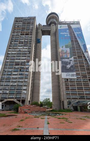 Il cancello occidentale o la torre genex, architettura brutalista a Belgrado. Maggio 2024 Foto Stock