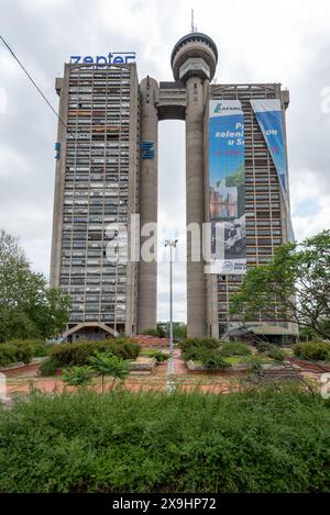 Il cancello occidentale o la torre genex, architettura brutalista a Belgrado. Maggio 2024 Foto Stock