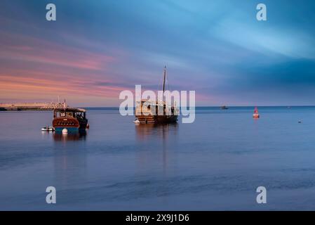 Paesaggio di Mutrah Corniche a Mascate, Oman. Bellissimo tramonto sulla mutrah Corniche. Foto Stock