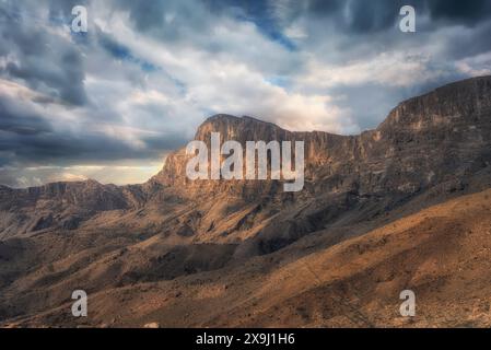 Splendidi paesaggi di Jebel shams Oman. Stagione invernale a Jebel shams, nevica. Foto Stock