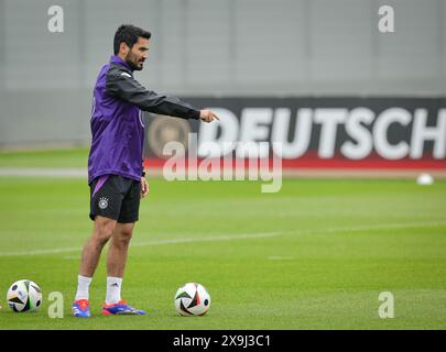 01 giugno 2024, Baviera, Herzogenaurach: Calcio: Squadra nazionale, preparazione Campionato europeo, campo di allenamento - allenamento. Ilkay Gündogan in allenamento. Foto: Christian Charisius/dpa - NOTA IMPORTANTE: In conformità con le normative della DFL German Football League e della DFB German Football Association, è vietato utilizzare o far utilizzare fotografie scattate nello stadio e/o della partita sotto forma di immagini sequenziali e/o serie di foto video. Foto Stock